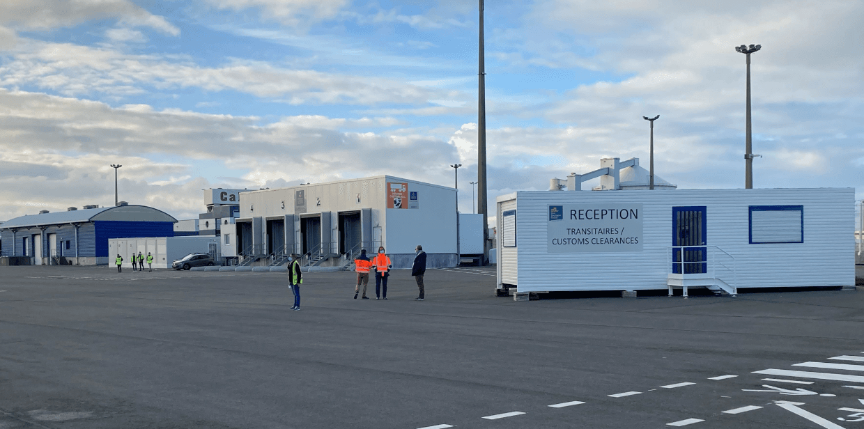 Reception customs clearance, border control, workers